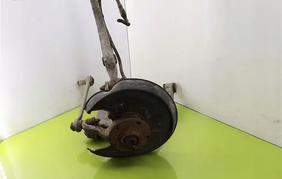 Audi A8 S8 D2 4D Stub axle 4D0511516G