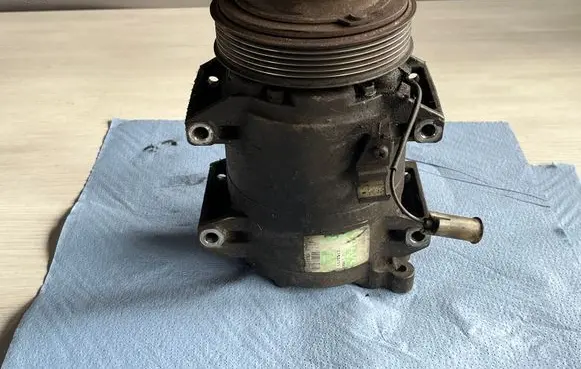 Volvo V70 Air conditioning (A/C) compressor (pump) 30761388
