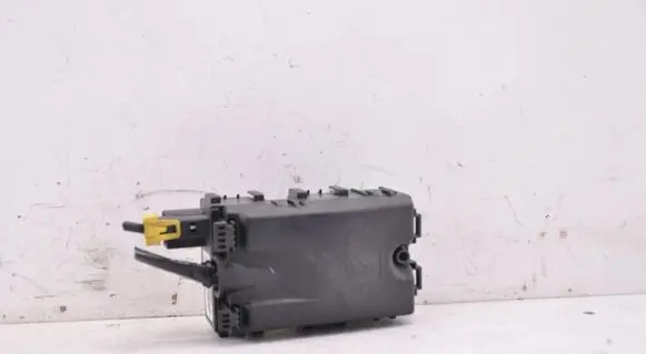 Peugeot 208 I Fuse module 9666232680