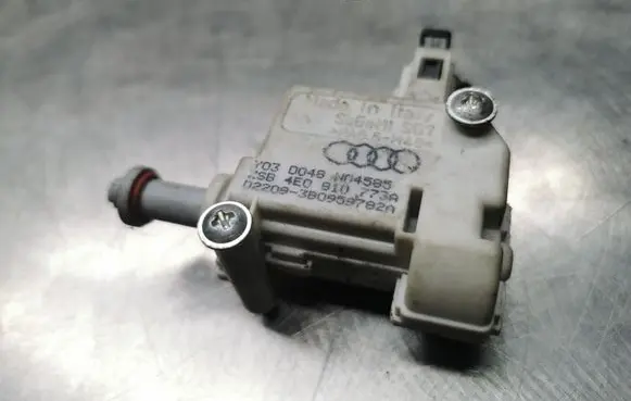 Fuel tank cap lock motor