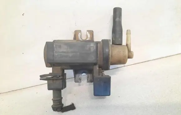 Opel Vectra C Vacuum valve 55563532