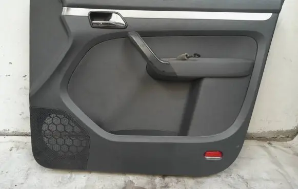 Volkswagen Touran I Front door card panel trim