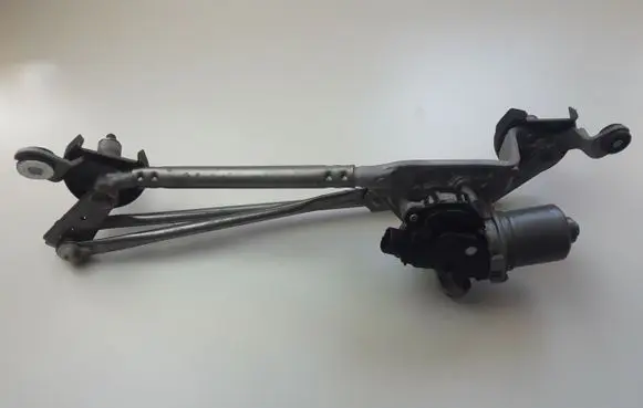 Subaru Forester SK Front wiper linkage and motor 86511SJ010