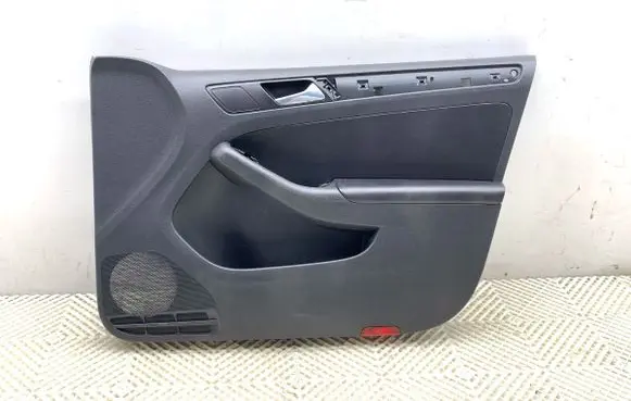 Volkswagen Jetta VI Front door card panel trim 