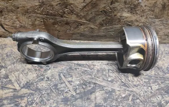 Skoda Octavia Mk3 (5E) Piston with connecting rod 1JW