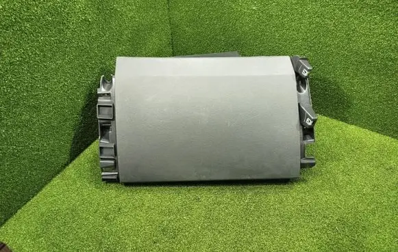 Glove box