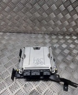 Peugeot 607 Engine control unit/module Z8A6Z 92111344