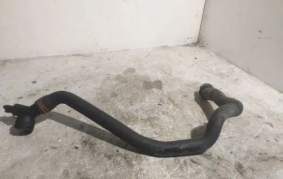Volkswagen PASSAT B6 Engine coolant pipe/hose 1J0121619