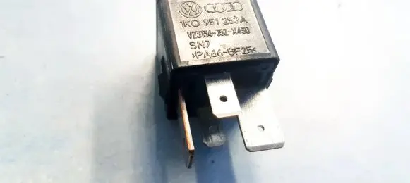 Volkswagen Caddy Other relay 1K0951253A V23134-J52-X430