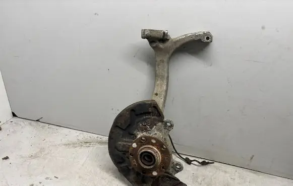 Audi A4 S4 B7 8E 8H Front wheel hub 
