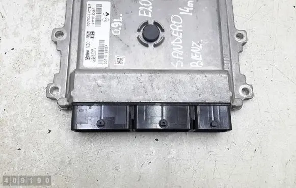 Renault Sandero II Engine control unit/module V29030397A 237103008R