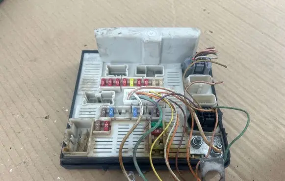 Dacia Sandero Fuse module 8200481866 8711093791 5191580A8