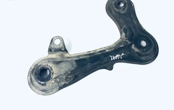 Toyota Auris 150 Engine mounting bracket
