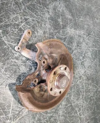 Volkswagen Golf V Rear wheel hub