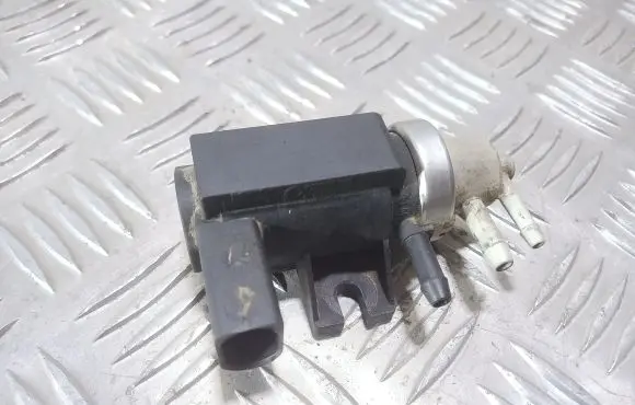 Audi A4 S4 B6 8E 8H Turbo solenoid valve 1J0906627B