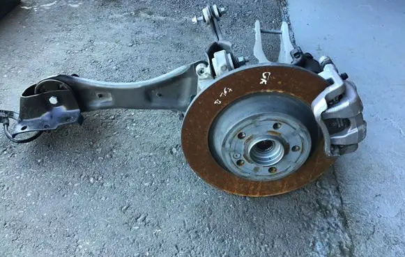 Rear wheel hub spindle/knuckle