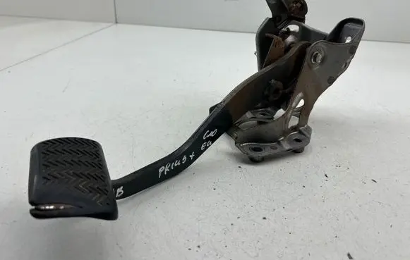 Toyota Prius+ (ZVW40) Brake pedal 
