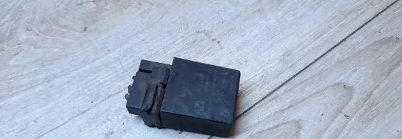 BMW 5 E12 Window wiper relay 1357904