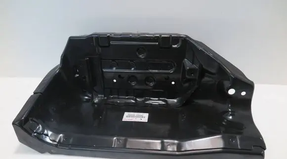 Toyota Camry VIII XV70 Center/middle under tray cover 58306-33040