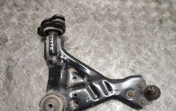 Mercedes-Benz Vito Viano W447 Front lower control arm/wishbone A4473301507