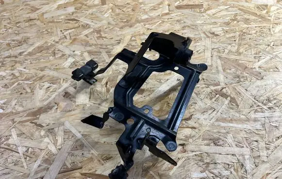 BMW 5 F10 F11 Engine control unit holder 7610564 23310110