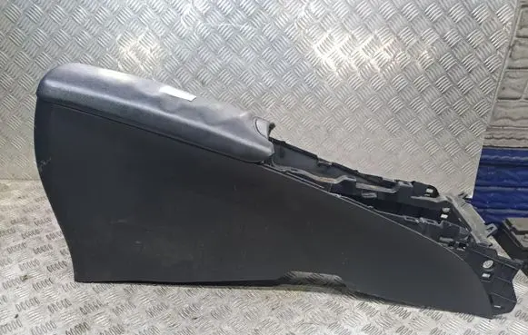 Toyota Avensis Verso Center console