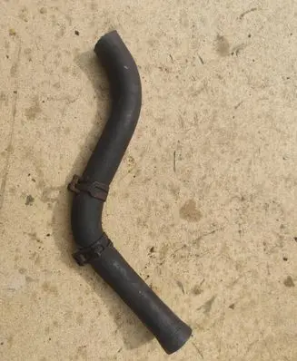 Engine coolant pipe/hose