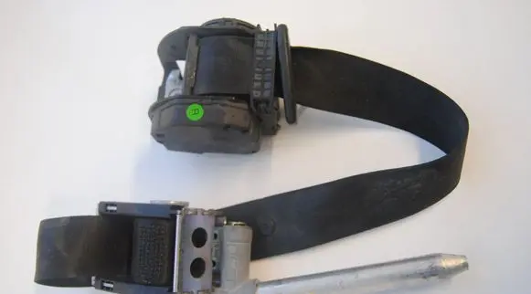 Lexus RX 330 - 350 - 400H Rear seatbelt 33053263