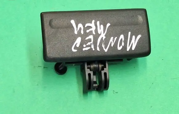 Ford Mondeo MK IV Glove box opening button 