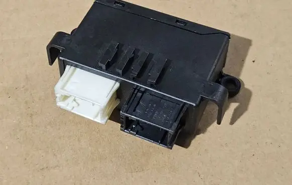 BMW 3 E46 Wing mirror control module 6916054 05021815 110187