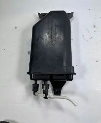 Volkswagen Tiguan Fuel filter housing 