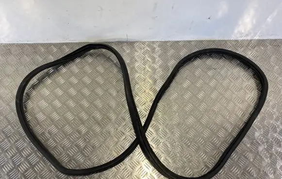 KIA Sorento Rear door rubber seal (on body) 