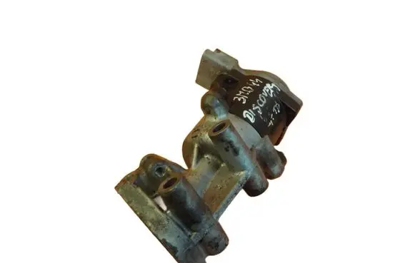 Land Rover Discovery 3 - LR3 EGR thermostat 4R8Q9D475AC