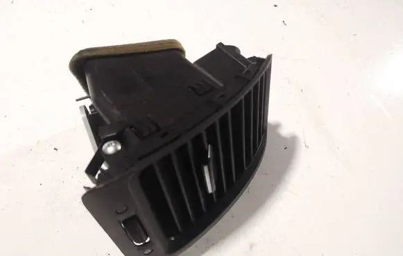 Honda Accord Dash center air vent grill e6165131100 e616-5131-100