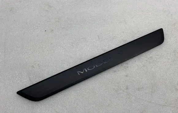 Tesla Model Y Front sill trim cover 149430100B
