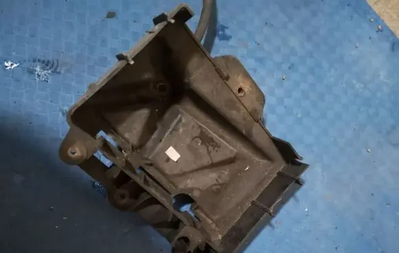 Skoda Fabia Mk2 (5J) Battery tray 6Q0915331