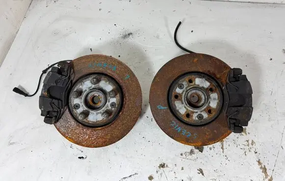 Renault Scenic III - Grand scenic III Front wheel hub spindle knuckle 