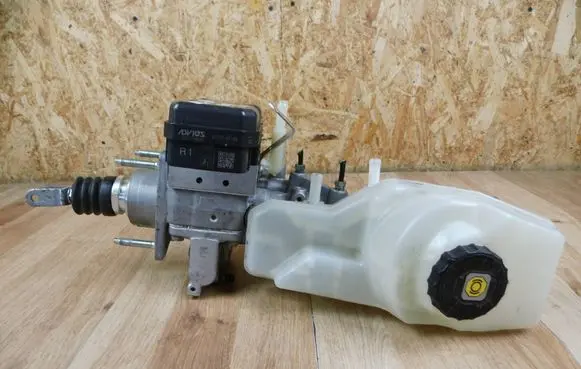 Toyota Prius (XW50) Master brake cylinder 4721047100
