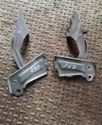 Ford Focus Engine bonnet/hood hinges BM51A16800AD BM51A16801AD
