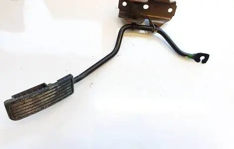 Accelerator throttle pedal