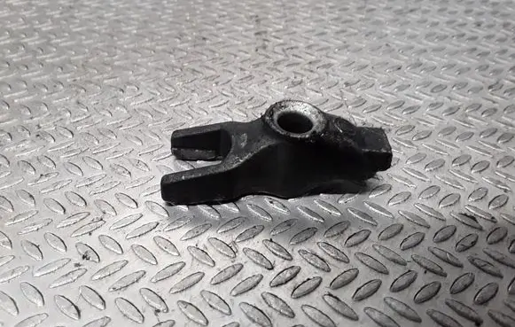 Opel Vectra C Fuel Injector clamp holder