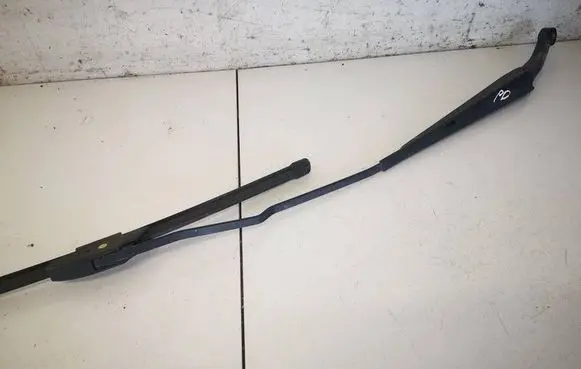 Volvo V70 Front wiper blade arm 8624269