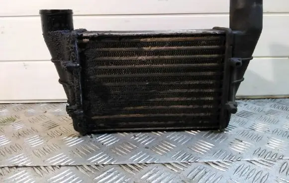 Volkswagen PASSAT B5 Intercooler radiator 058145805A