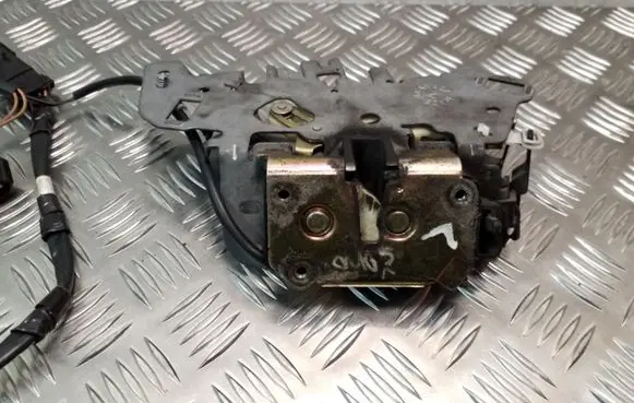 Chrysler Voyager Sliding door lock 