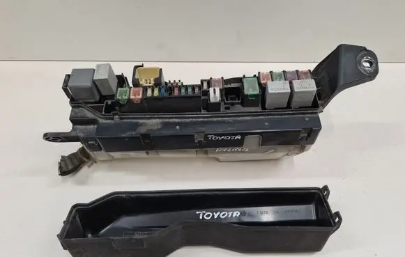 Toyota Avensis T250 Fuse box set