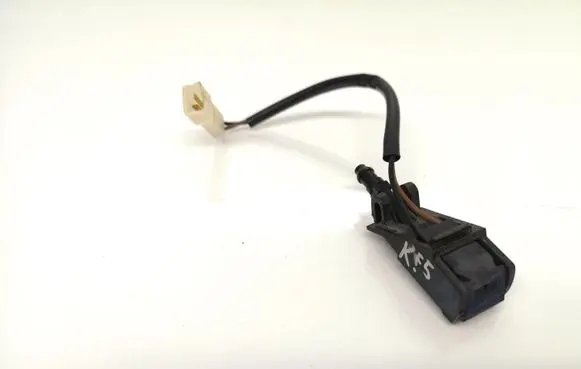 Windshield washer spray nozzle
