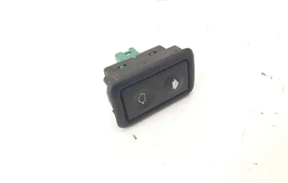 BMW 5 E34 Electric window control switch 8365300