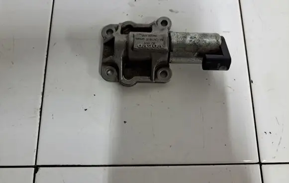 Volvo XC70 Camshaft vanos timing valve F34711602 8670422