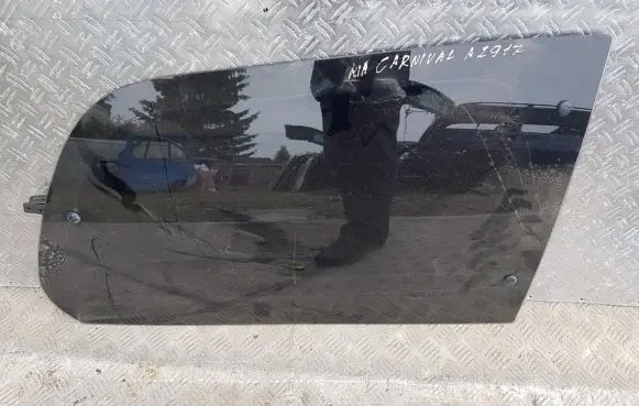 KIA Carnival Rear side window