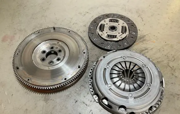 Volkswagen Polo VI Clutch set kit 04C141025H 023082002731